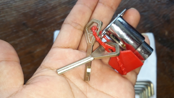 ขายกุญแจลิ้นชักABLOY MADE IN USA.ใหม่เก่าเก็บ