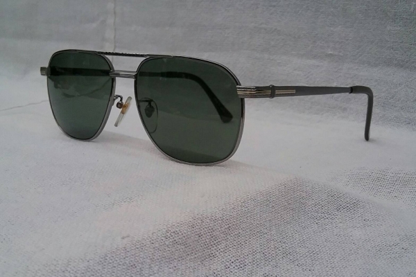 แว่นตา 'ไททาเนียมบริสุทธิ์ - เดินลาย' สายพันธุ์ปาริเซียน 'นอส - มือหนึ่ง' สต็อคเก่าฝรั่งเศสทศวรรษ 1990's สภาพเทพ / ใหม่กริ๊บ / ไม่เคยใช้งานมาก่อน ขนาดมาตรฐาน 140 mm ☆☆☆ เลนส์กระจกคริสตัล 'สีเขียว แว่นตา 'ไททาเนียมบริสุทธิ์ - เดินลาย' สายพันธุ์ปาริเซียน 'นอส - มือหนึ่ง' สต็อคเก่าฝรั่งเศสทศวรรษ 1990's สภาพเทพ / ใหม่กริ๊บ / ไม่เคยใช้งานมาก่อน ขนาดมาตรฐาน 140 mm ☆☆☆ เลนส์กระจกคริสตัล 'สีเขียว