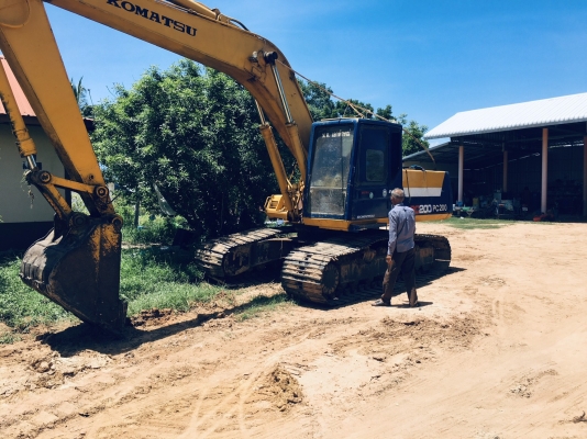 KOMATSU PC200-5 โทร0979285564 KOMATSU PC200-5 โทร0979285564