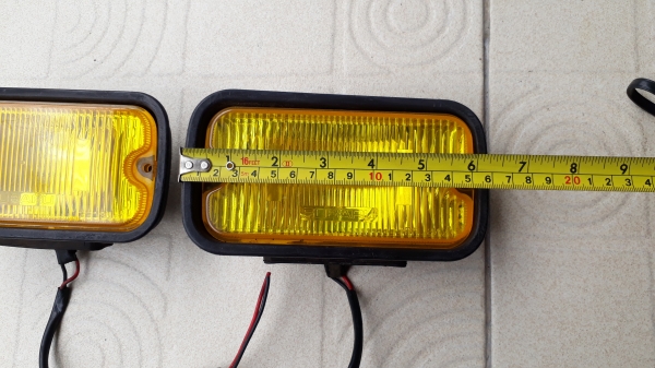 สปอร์ตไล้ท์ SUBARU แท้ ทรงสี่เหลี่ยม เลนส์สีเหลืองจากญี่ปุ่น สปอร์ตไล้ท์ SUBARU แท้ ทรงสี่เหลี่ยม เลนส์สีเหลืองจากญี่ปุ่น