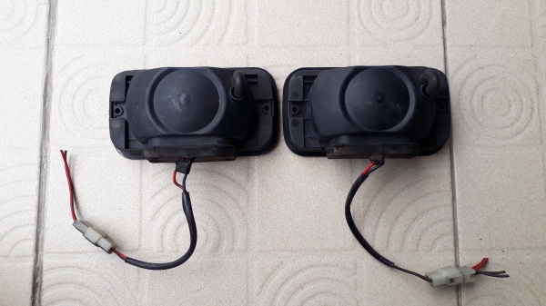 สปอร์ตไล้ท์ SUBARU แท้ ทรงสี่เหลี่ยม เลนส์สีเหลืองจากญี่ปุ่น สปอร์ตไล้ท์ SUBARU แท้ ทรงสี่เหลี่ยม เลนส์สีเหลืองจากญี่ปุ่น