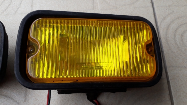 สปอร์ตไล้ท์ SUBARU แท้ ทรงสี่เหลี่ยม เลนส์สีเหลืองจากญี่ปุ่น สปอร์ตไล้ท์ SUBARU แท้ ทรงสี่เหลี่ยม เลนส์สีเหลืองจากญี่ปุ่น