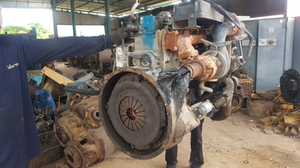ขายเครื่องขมิ้น 4 สูบ 4BT turbo