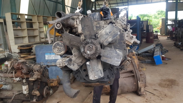 ขายเครื่องขมิ้น 4 สูบ 4BT turbo