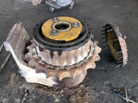 ขายตัวเดิน แมคโคKOMATSU 200-3