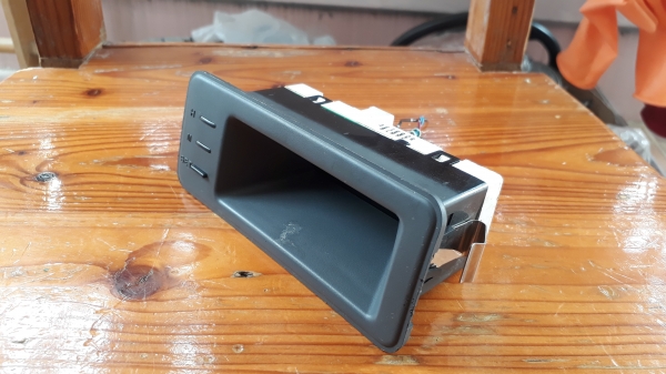 นาฬิกาติดรถ Mitsubishi Space Runner แบบดิจิตอล ทรงสี่เหลี่ยม มือสองจากญี่ปุ่น
