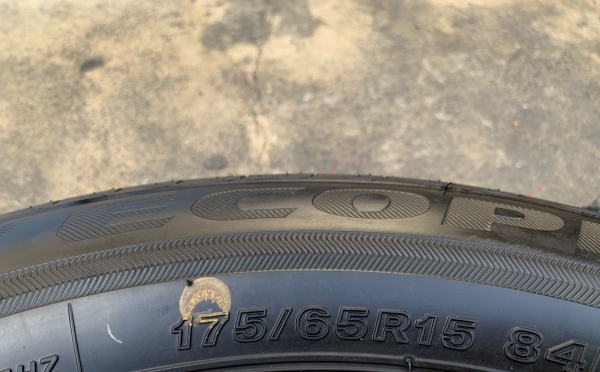 ยางใหม่ป้ายแดง 175-65-15 Bridgestone ปี 19 ใหม่ยกห้าง สวยกริ๊บ ยางใหม่ป้ายแดง 175-65-15 Bridgestone ปี 19 ใหม่ยกห้าง สวยกริ๊บ