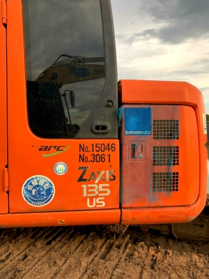 Hitachi zx135 US พร้อมใช้งานเล่มทะเบียน