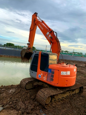 Hitachi zx135 US พร้อมใช้งานเล่มทะเบียน