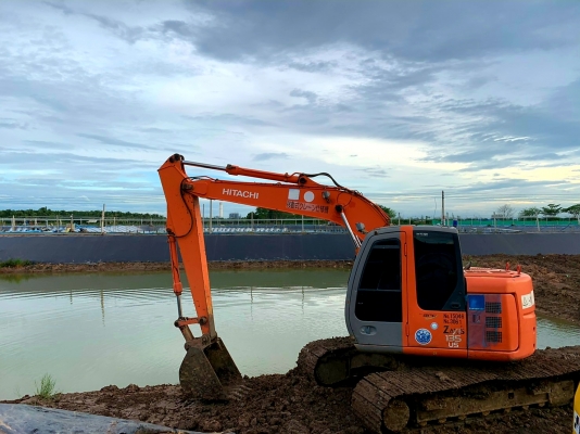 Hitachi zx135 US พร้อมใช้งานเล่มทะเบียน