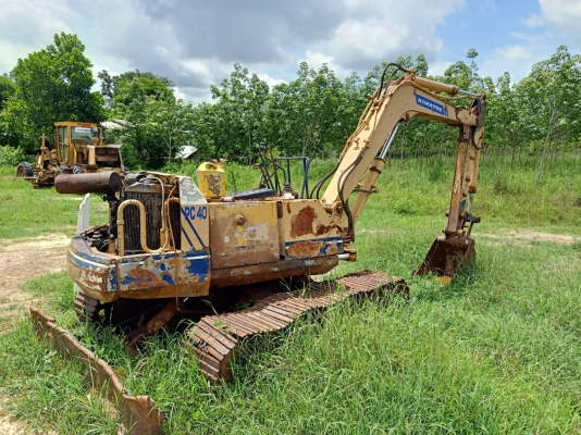 ขายแบคโคร KOMATSU PC40-5 ขายตามสภาพ เครื่องไม่เดิมเอกสารสัญญาซื้อขาย สนใจสอบถาม  .093 0764943 K  ตั้ม