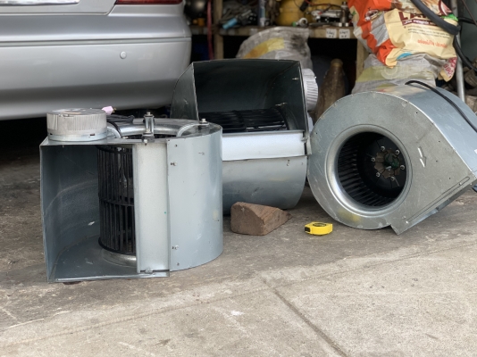 ขายพัดลมโบวเวอร์ดูด-เป่าอากาศ Genteq 3/4HP. 220V ไฟบ้าน made in USA. The Dealer toolbox สภาพสวย หมุนนิ่ม ให้ลมแรง พร้อมใช้งาน มี 3ตัวครับ ราคาตัวละ 2,800 บาท