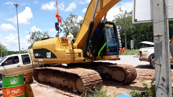 ขายด่วน  CAT 320 D สภาพสวยพร้อมใช้งาน แอร์เย็น โซ่ช่วงล่างสวย เอกสารเล่มทะเบียน ภาษีเต็ม รถทำงาน 103&times;&times;กว่าชั่วโมง สภาพสวย ราคา 1450000 สนใจสอบถาม 093 0764943 K ตั้ม