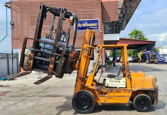 ขายด่วน175,000บาทรถยกดีเซล4FD35ยก3.5ตันเสาสูง3เมตรเสางากะดกได้ยางตัน4เส้นรถสวยๆสถาพพร้อมใช้รถเพื่งเข้ามาใหม่ยังไม่เคยใช้งานในไทยเลย