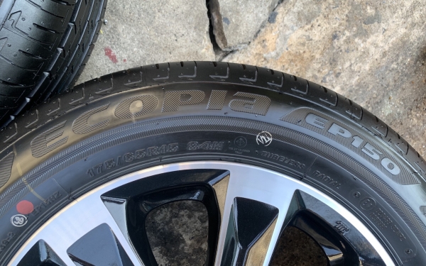 ล้อแม็ก Honda Jazz Hibrid ขอบ 15 ดำปัดเงา พร้อมยางใหม่ป้ายแดง 175-65-15 Bridgestone ปี 19 สวยกริ๊บๆ