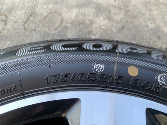 ล้อแม็ก Honda Jazz Hibrid ขอบ 15 ดำปัดเงา พร้อมยางใหม่ป้ายแดง 175-65-15 Bridgestone ปี 19 สวยกริ๊บๆ