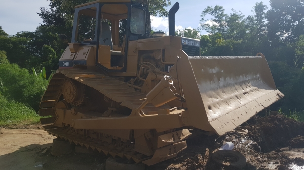 ขายแทรคเตอร์Cat D4H LGP