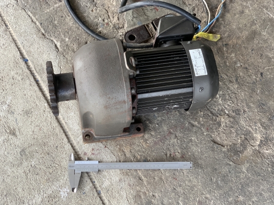ขายมอเตอร์เกียร์ Mitsubishi 1HP. 380V อัตราทด 1:20 เพลาออกประมาณ 70รอบต่อนาที สภาพสวย หมุนนิ่ม พร้อมใช้งาน