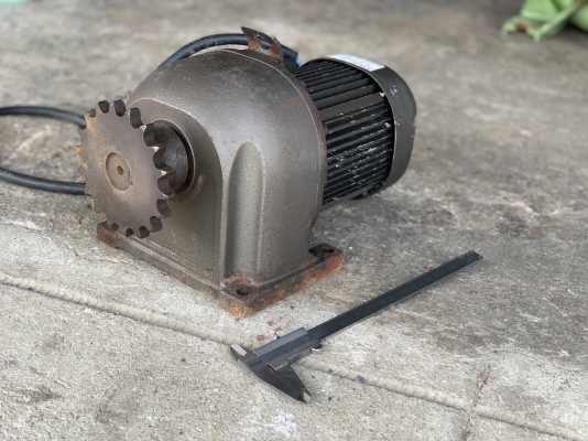ขายมอเตอร์เกียร์ Mitsubishi 1HP. 380V อัตราทด 1:20 เพลาออกประมาณ 70รอบต่อนาที สภาพสวย หมุนนิ่ม พร้อมใช้งาน