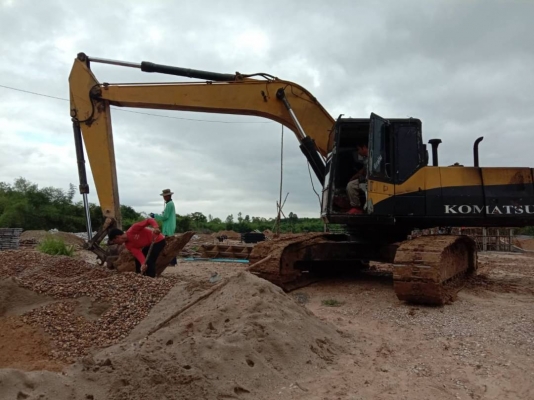 ขาย 385,000 บาท KOMATSU PC200 รุ่น 5