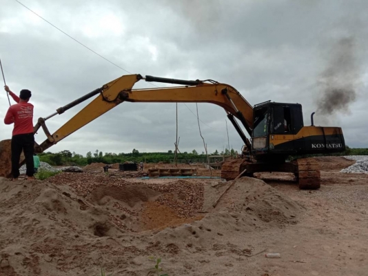 ขาย 385,000 บาท KOMATSU PC200 รุ่น 5 ขาย 385,000 บาท KOMATSU PC200 รุ่น 5