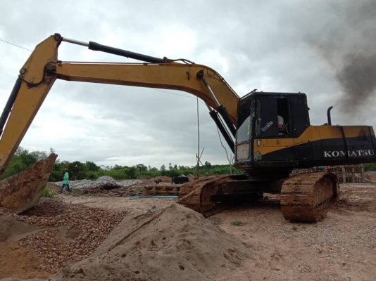 ขาย 385,000 บาท KOMATSU PC200 รุ่น 5 ขาย 385,000 บาท KOMATSU PC200 รุ่น 5