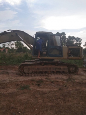 ขาย 495,000 บาท KOMATSU PC200 รุ่น 6