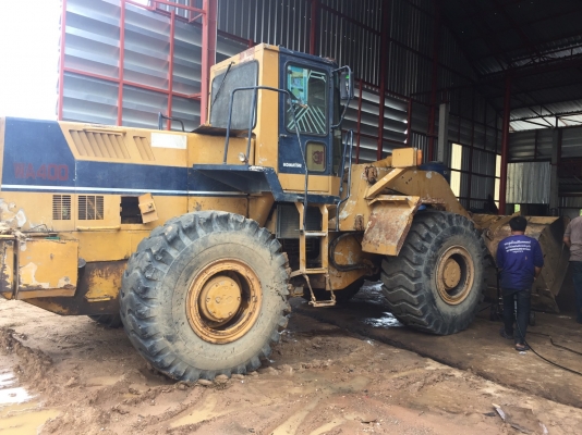 ขายด่วน. รถตักล้อยาง. KOMATSU. WA 400.  สภาพดีมาก. ติดต่อด่วน. 0910617179