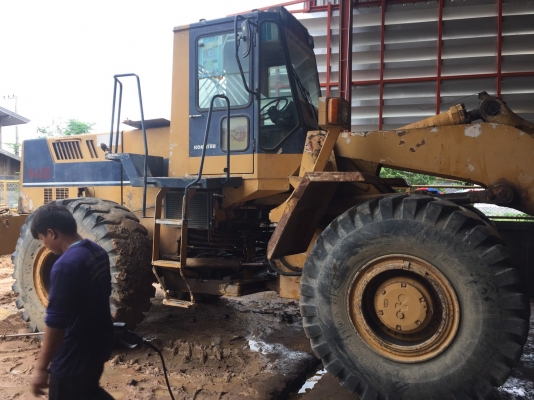 ขายด่วน. รถตักล้อยาง. KOMATSU. WA 400.  สภาพดีมาก. ติดต่อด่วน. 0910617179