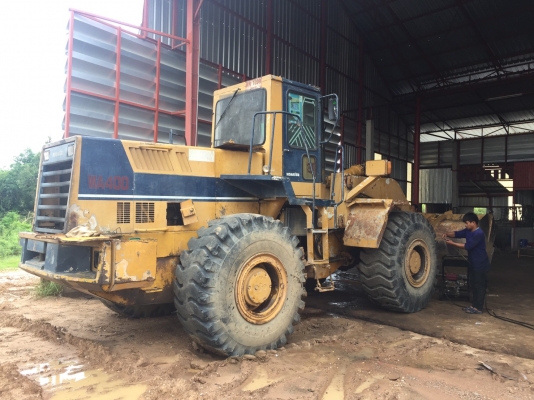 ขายด่วน. รถตักล้อยาง. KOMATSU. WA 400.  สภาพดีมาก. ติดต่อด่วน. 0910617179