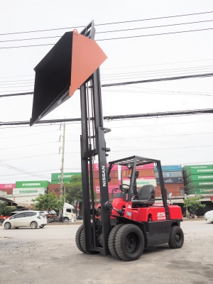 ขายรถโฟล์คลิฟท์งาเท ฟรี! บุ้งกี๋ใหม่ NISSAN YJ02 ยก 2.5 ตัน เสา 4 เมตร นำเข้าจากญี่ปุ่น