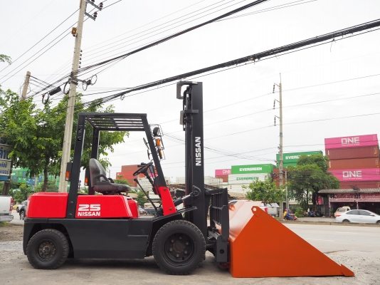 ขายรถโฟล์คลิฟท์งาเท ฟรี! บุ้งกี๋ใหม่ NISSAN YJ02 ยก 2.5 ตัน เสา 4 เมตร นำเข้าจากญี่ปุ่น