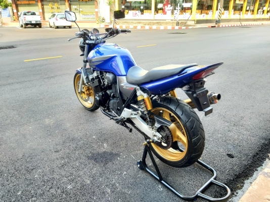 ขาย HONDA CB400 VTEC3 ปี2006 เดิมๆ มีท่อแต่งTSR หม้อน้ำแต่งมิเนียม จานดิสหน้าแต่ง แฮนด์บาร์ ประกับคันเร่งแต่ง เครื่องดี ระบบไฟติดครบ อินวอยส์ สรรพสามิตร ราคา 69500 บาท ส่งได้ทั่วไทย สนใจติดต่อ ☎️081-0578282 FACEBOOK ชาญณรงค์ ป๊อป ชัยอมฤต ไอดีไลน์ POPBIGBI