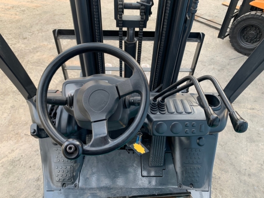 ขายรถโฟล์คลิฟท์มือสอง เสา 4.5 เมตร ชนิด 3 ท่อน เสาเข้าตู้ FSV ยกได้ 1.8 ตัน KOMATSU FD18T นำเข้าจากญ