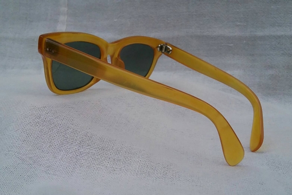 แว่นตากระดองเต่าแท้ โปร่งแสง สีน้ำผึ้ง ราชันย์แห่งแว่นตากระดองเต่าทั้งปวง ล้ำค่า - หายากที่สุด ! เจแปนิสแฮนด์เมดทศวรรษที่ 1960's ☆☆☆ เลนส์กระจกคริสตัล 'สีเขียวควันไฟ' ขนาดมาตรฐาน 143 mm Vintage GENUINE HONEY TORTOISE SHELL handmade in แว่นตากระดองเต่าแท้ โปร่งแสง สีน้ำผึ้ง ราชันย์แห่งแว่นตากระดองเต่าทั้งปวง ล้ำค่า - หายากที่สุด ! เจแปนิสแฮนด์เมดทศวรรษที่ 1960's ☆☆☆ เลนส์กระจกคริสตัล 'สีเขียวควันไฟ' ขนาดมาตรฐาน 143 mm Vintage GENUINE HONEY TORTOISE SHELL handmade in