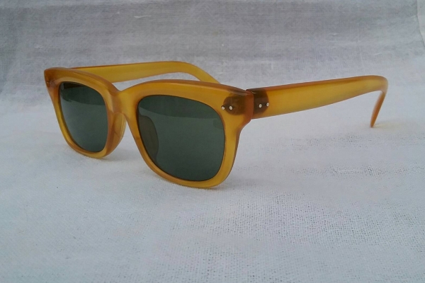 แว่นตากระดองเต่าแท้ โปร่งแสง สีน้ำผึ้ง ราชันย์แห่งแว่นตากระดองเต่าทั้งปวง ล้ำค่า - หายากที่สุด ! เจแปนิสแฮนด์เมดทศวรรษที่ 1960's ☆☆☆ เลนส์กระจกคริสตัล 'สีเขียวควันไฟ' ขนาดมาตรฐาน 143 mm Vintage GENUINE HONEY TORTOISE SHELL handmade in แว่นตากระดองเต่าแท้ โปร่งแสง สีน้ำผึ้ง ราชันย์แห่งแว่นตากระดองเต่าทั้งปวง ล้ำค่า - หายากที่สุด ! เจแปนิสแฮนด์เมดทศวรรษที่ 1960's ☆☆☆ เลนส์กระจกคริสตัล 'สีเขียวควันไฟ' ขนาดมาตรฐาน 143 mm Vintage GENUINE HONEY TORTOISE SHELL handmade in