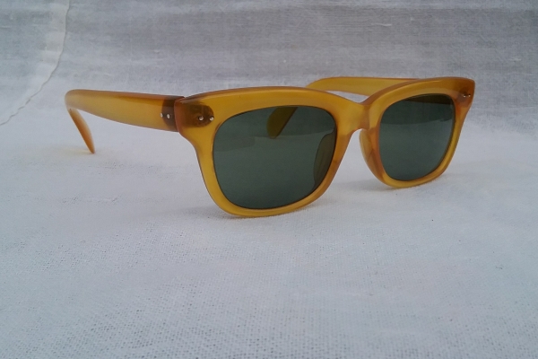 แว่นตากระดองเต่าแท้ โปร่งแสง สีน้ำผึ้ง ราชันย์แห่งแว่นตากระดองเต่าทั้งปวง ล้ำค่า - หายากที่สุด ! เจแปนิสแฮนด์เมดทศวรรษที่ 1960's ☆☆☆ เลนส์กระจกคริสตัล 'สีเขียวควันไฟ' ขนาดมาตรฐาน 143 mm Vintage GENUINE HONEY TORTOISE SHELL handmade in แว่นตากระดองเต่าแท้ โปร่งแสง สีน้ำผึ้ง ราชันย์แห่งแว่นตากระดองเต่าทั้งปวง ล้ำค่า - หายากที่สุด ! เจแปนิสแฮนด์เมดทศวรรษที่ 1960's ☆☆☆ เลนส์กระจกคริสตัล 'สีเขียวควันไฟ' ขนาดมาตรฐาน 143 mm Vintage GENUINE HONEY TORTOISE SHELL handmade in