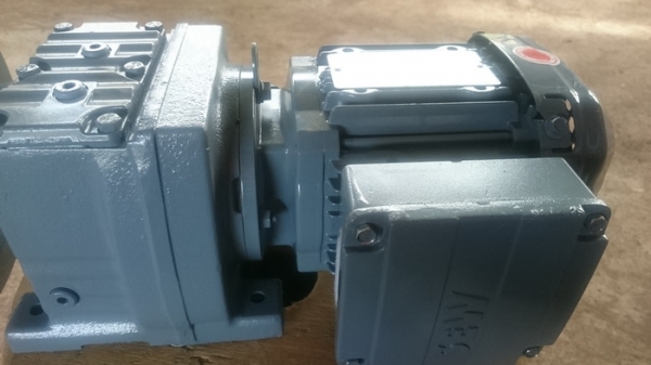 ขาย Gear Motor SEW รุ่น R37 DRS71S4 ของใหม่ ได้มาเพิ่ม