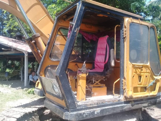 ขาย แบคโคร CAT E120 สภาพพร้อมใช้งาน เครื่องปั้มดี รถทำงานอยู่ครับ  สนใจ สอบถาม  093 0764943  K ตั้ม