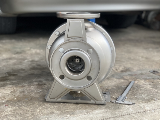 ขายปั๊มน้ำหอยโข่งหัวปั๊มสแตนเลส Ebara 10HP. 380V made in Italy ขนาดเข้า 2.5นิ้ว ออก 2นิ้ว ส่งไกล ได้น้ำเยอะ สภาพสวยใหม่มาก หมุนนิ่ม พร้อมใช้งาน