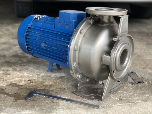 ขายปั๊มน้ำหอยโข่งหัวปั๊มสแตนเลส Ebara 10HP. 380V made in Italy ขนาดเข้า 2.5นิ้ว ออก 2นิ้ว ส่งไกล ได้น้ำเยอะ สภาพสวยใหม่มาก หมุนนิ่ม พร้อมใช้งาน