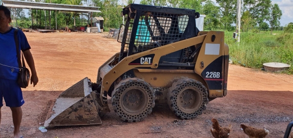 ขายรถตักเล็กยี่ห้อ pop cat
