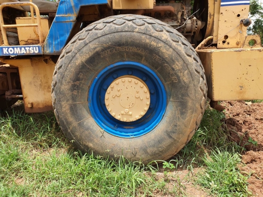 ขาย 375,000 รถบด 10 ตัน Komatsu JV100A. 1 เพลา