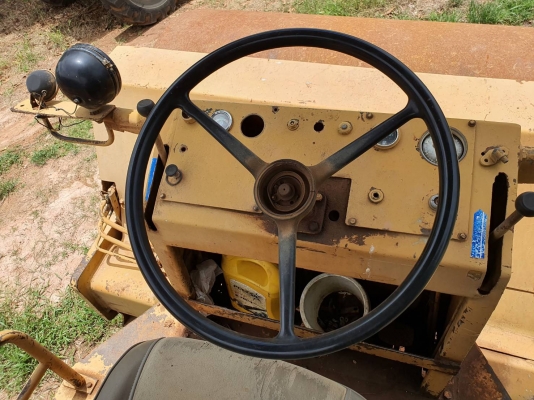ขาย 375,000 รถบด 10 ตัน Komatsu JV100A. 1 เพลา