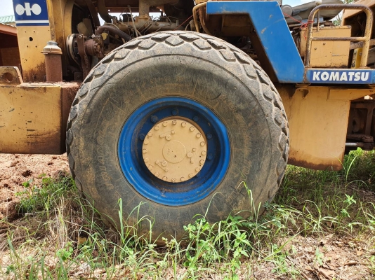 ขาย 375,000 รถบด 10 ตัน Komatsu JV100A. 1 เพลา