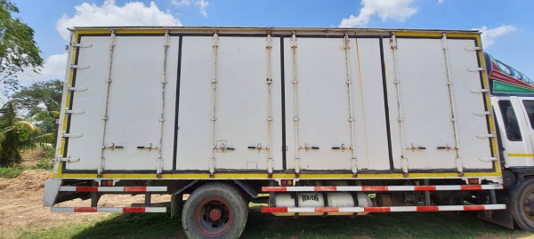 ขายตู้ 10 บาน ขนาด ยาว7.20 กว้าง2.40 ต่อรองราคาได้