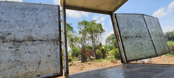 ขายตู้ 10 บาน ขนาด ยาว7.20 กว้าง2.40 ต่อรองราคาได้