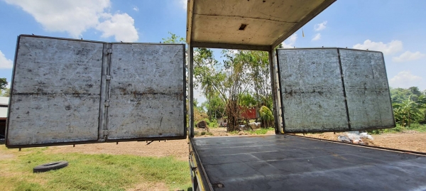 ขายตู้ 10 บาน ขนาด ยาว7.20 กว้าง2.40 ต่อรองราคาได้