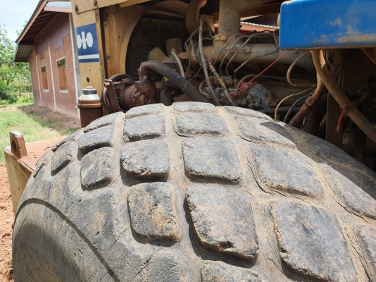 ขาย 375,000 รถบด 10 ตัน Komatsu JV100A