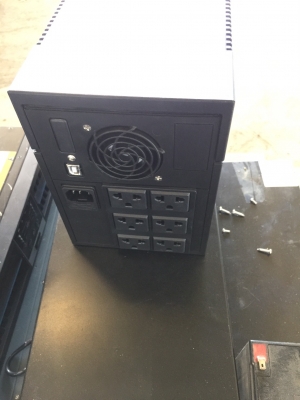 เครื่องสำรองไฟ ยี่ห้อ Ablerex รุ่น GR1500 ขนาด 1500VA 900W ขนาด 15x30x20 ซม.ของใหม่ ใช้งานได้ปกติ ไม